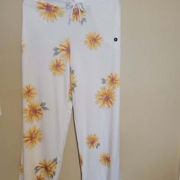 GILLY AND HICKS LOUNGE SET - Picture 2 of 2